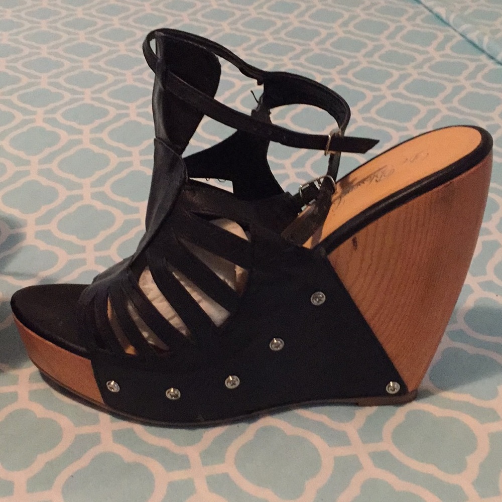 Black light weight wedge